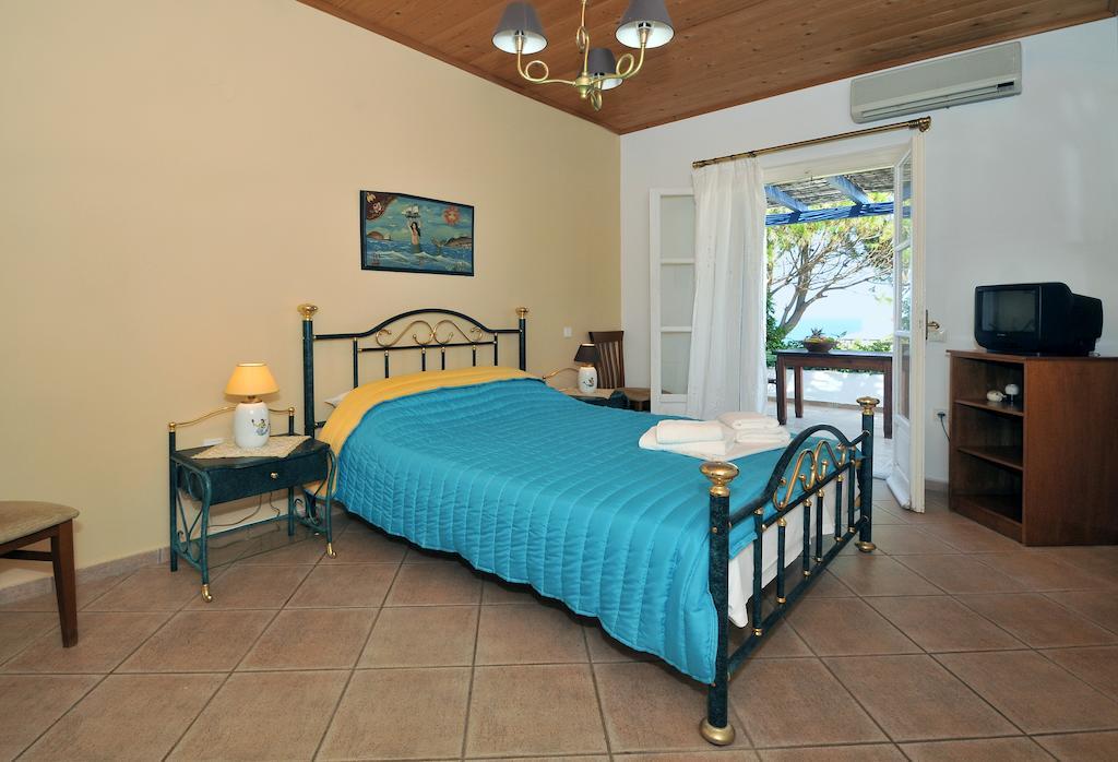 Akrotiri Hotel Platia Ammos Room photo